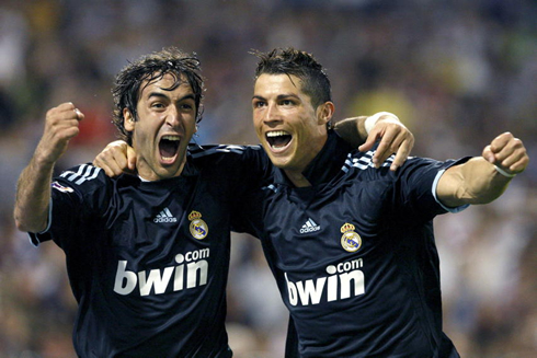 Raúl Gonzalez side by side with Cristiano Ronaldo, in Real Madrid in 2010