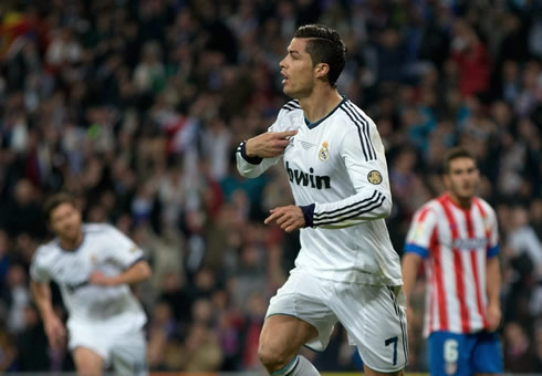 Cristiano Ronaldo running around and pointing to his chest, in Real Madrid v Atletico Madrid, in 2013