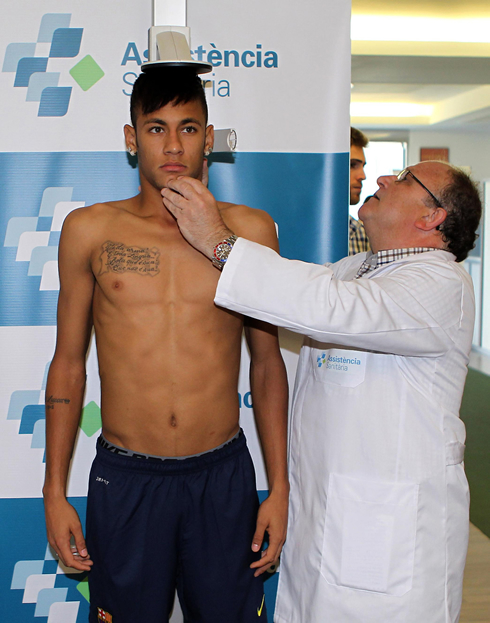 Neymar body shirtless and skinny, doing the medical tests before signing for Barcelona