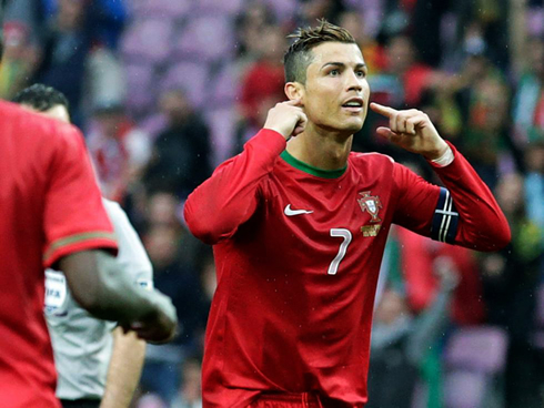 Cristiano Ronaldo reacting and responding to Croatian fans chants, calling for Lionel Messi