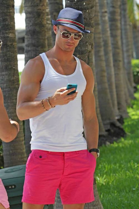 Cristiano Ronaldo in Miami, wearing a funny hat and texting on his iphone