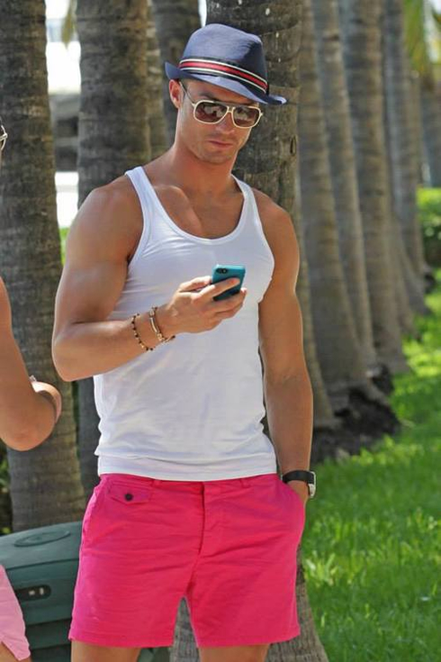 Cristiano Ronaldo in Miami, wearing a funny hat and texting on his iphone