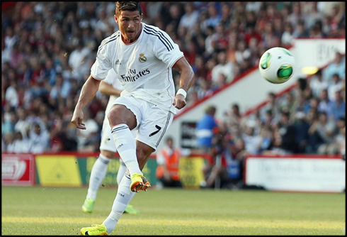 Cristiano Ronaldo first free-kick goal for Real Madrid, in 2013-2014