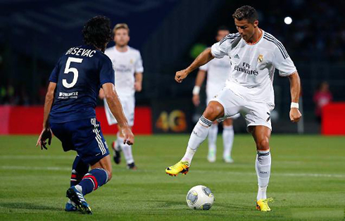 Cristiano Ronaldo doing a reverse stepover, in a Real Madrid soccer game in 2013-2014