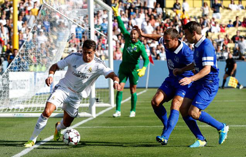 Cristiano Ronaldo surrounded by defenders, in Everton vs Real Madrid