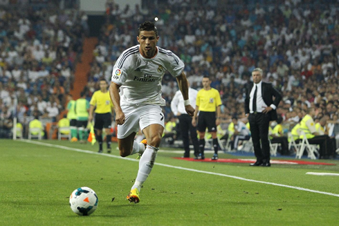 Cristiano Ronaldo sprinting with Carlo Ancelotti behind