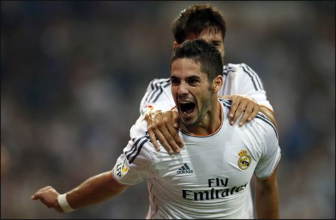 Isco celebrating his first Real Madrid winning goal vs Betis, with Morata on his back