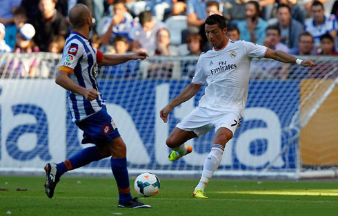 Cristiano Ronaldo striking the ball, in Deportivo vs Real Madrid, in 2013