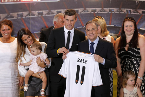 Gareth Bale looking happy as he is surrounded by Florentino Pérez and his family