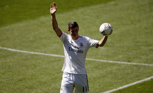 Gareth Bale waving and thanking the Real Madrid fans for showing up to his presentation