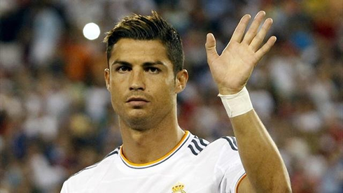 Cristiano Ronaldo waving goodbye in Real Madrid 2013-2014