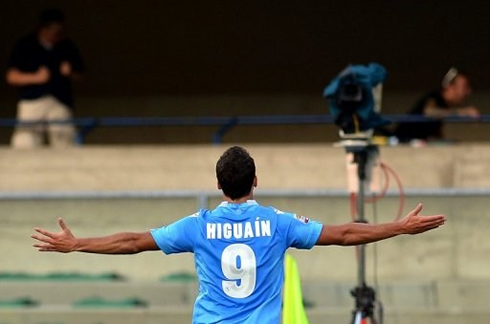 Gonzalo Higuaín celebrating goal in Napoli