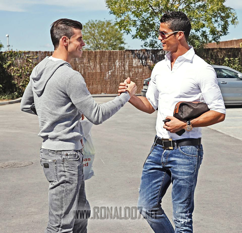 Gareth Bale and Cristiano Ronaldo handshake, Real Madrid 2013-2014