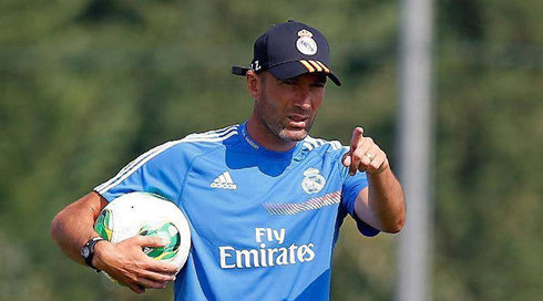 Zidane trying out as assistant manager in Real Madrid 2013-2014