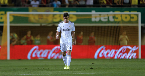 Gareth Bale walking away from the pitch, in Villarreal vs Real Madrid