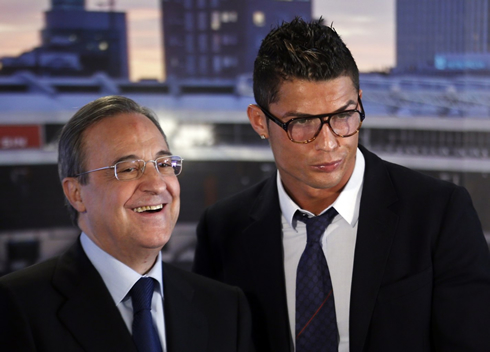 Florentino Pérez and an intelectual Cristiano Ronaldo posing for a photo
