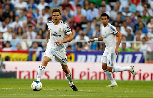 Asier Illarramendi playing for Real Madrid, in 2013-2014