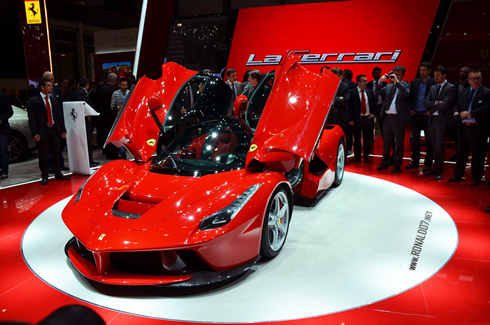 La Ferrari in red
