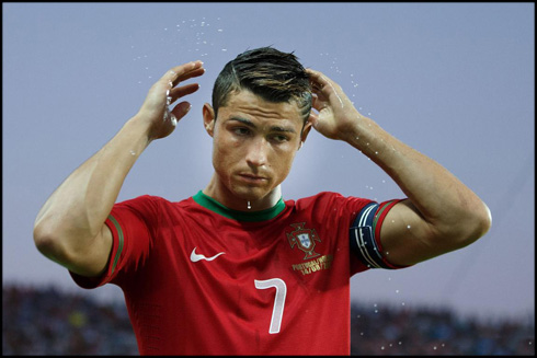 Cristiano Ronaldo combing his hair