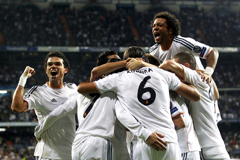 Real Madrid players showing their team spirit and group union