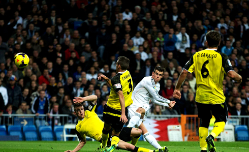 Gareth Bale first great goal for Real Madrid, in 2013-2014