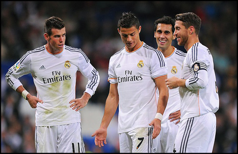 Sergio Ramos telling a joke to Ronaldo, Bale and Arbeloa