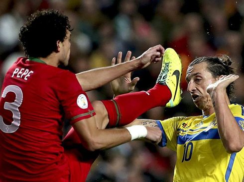 Pepe showing his boot studs to Zlatan Ibrahimovic head