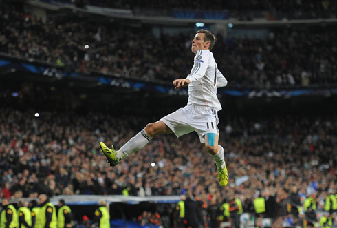Gareth Bale jumping of joy, in a packed Santiago Bernabéu