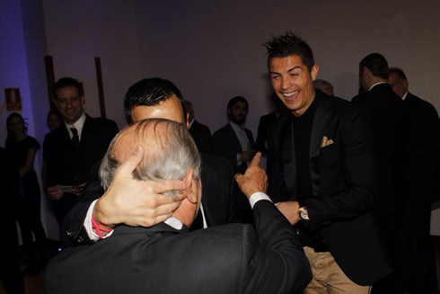 Cristiano Ronaldo laughing out loud when meeting Alfredo di Stéfano