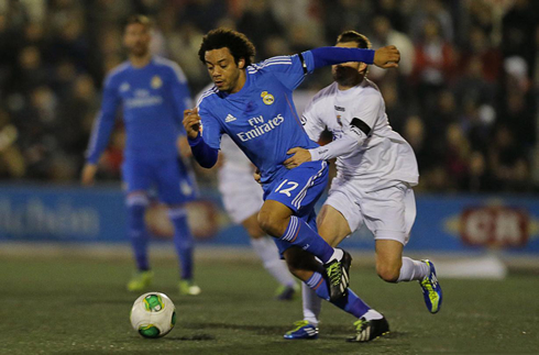 Marcelo being pulled by his jersey, in Olimpic Xativa vs Real Madrid