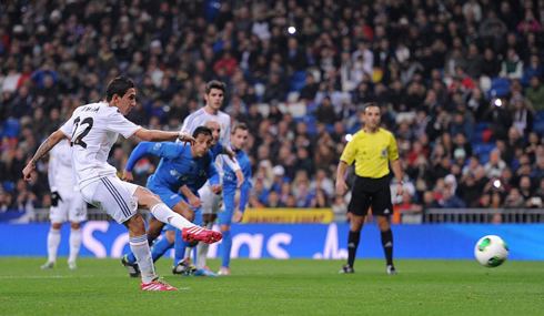 Angel Di María taking a penalty-kick for Real Madrid