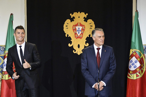 Cristiano Ronaldo in good mood, next to the President of Portugal