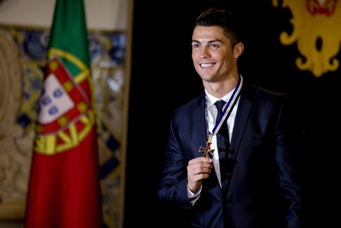 Cristiano Ronaldo showing his medal for Grand Officer of the Order of Infante Dom Henrique