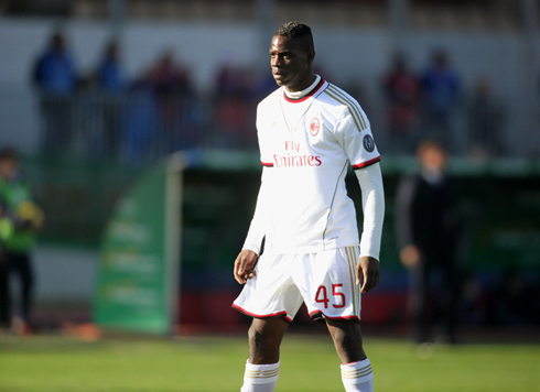 Mario Balotelli free-kick stance in AC Milan