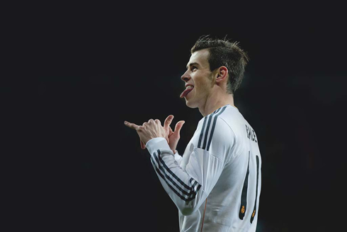 Gareth Bale hang loose gesture
