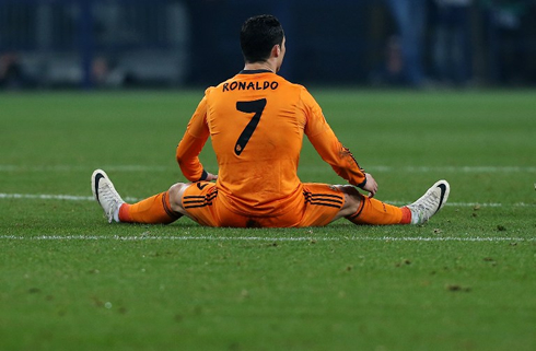 Cristiano Ronaldo stretching and trying to do the splits