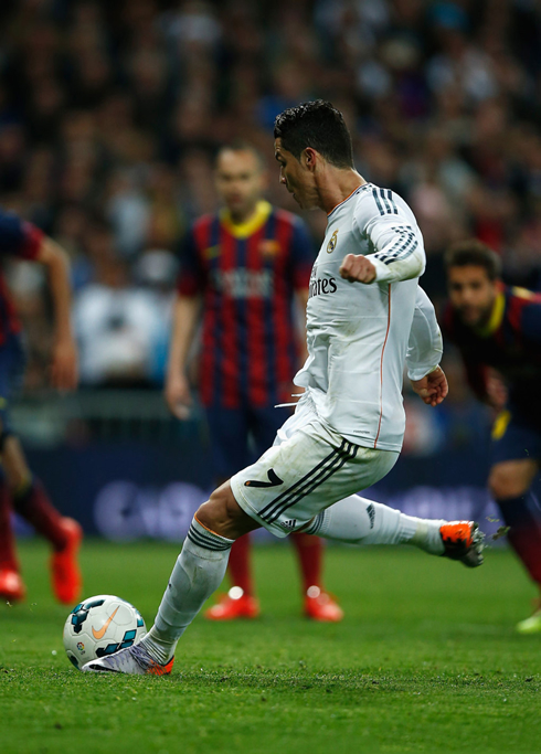 Cristiano Ronaldo scoring a penalty-kick in Real Madrid vs Barça
