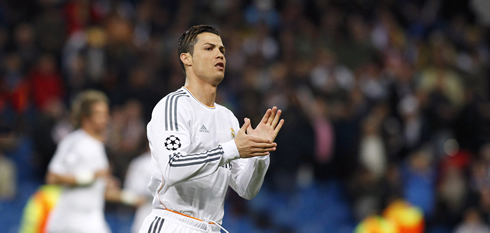 Cristiano Ronaldo clapping