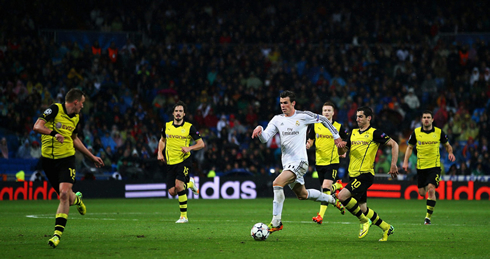 Gareth Bale surrounded by Borussia Dortmund players