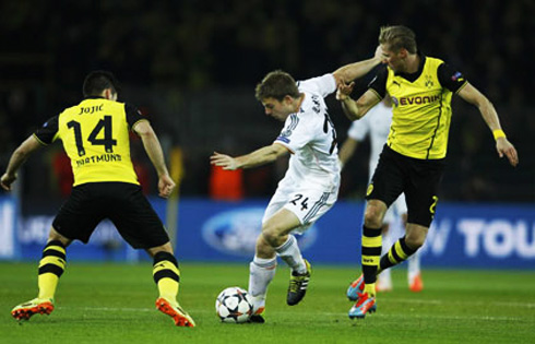 Asier Illarramendi losing a ball in Borussia Dortmund vs Real Madrid for the Champions League
