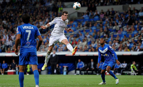 Gareth Bale powerful jump and header