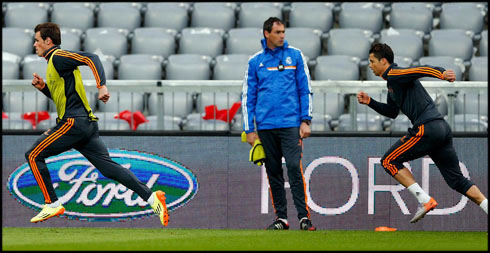 Gareth Bale and Cristiano Ronaldo doing sprints in training