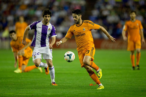 Isco playing in Valladolid 1-1 Real Madrid