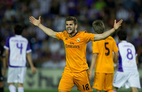 Nacho waving at the referees in Valladolid vs Real Madrid