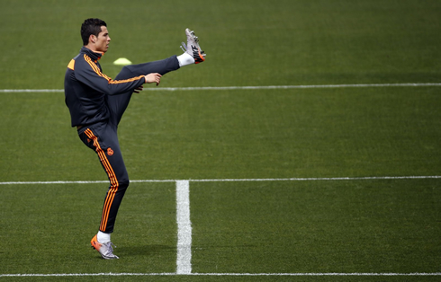 Cristiano Ronaldo in fitness and stretching training drills
