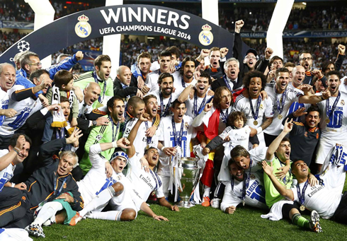 Real Madrid team photo after winning the Champions League 2014