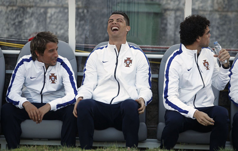 Fábio Coentrão, Cristiano Ronaldo and Pepe, in the Portuguese bench