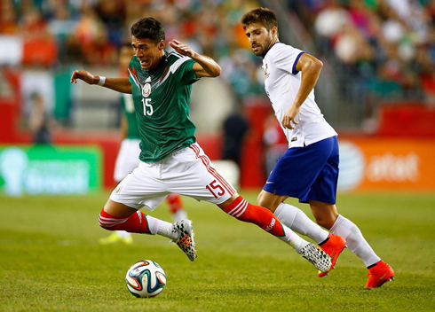 Miguel Veloso in Portugal midfield against Mexico