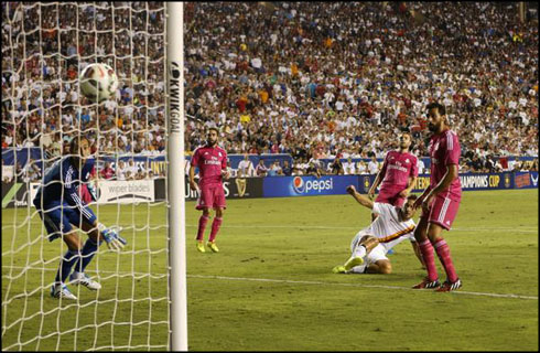 Franceco Totti goal in AS Roma 1-0 Real Madrid