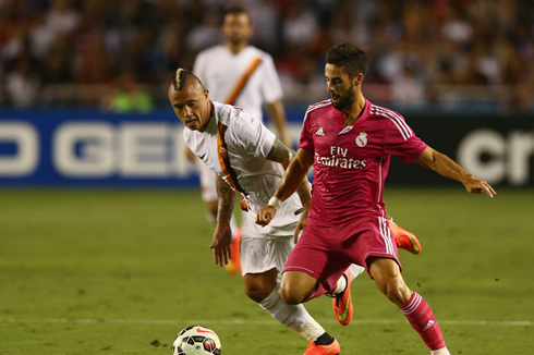 Isco playing for Real Madrid in a pink uniform, in 2014-15